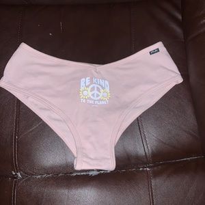 Selling Victoria’s pink underwear new never wore any question ask😊